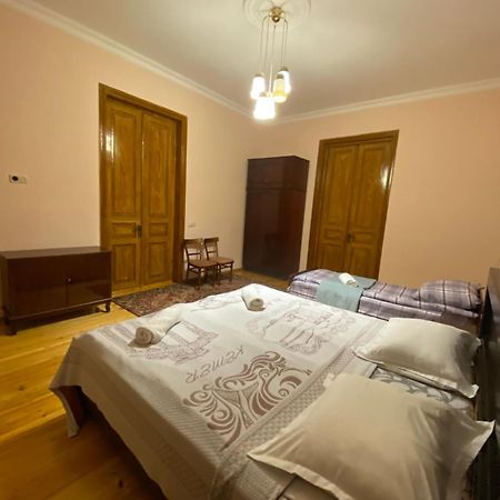 Season Hotell Kutaisi Exteriör bild