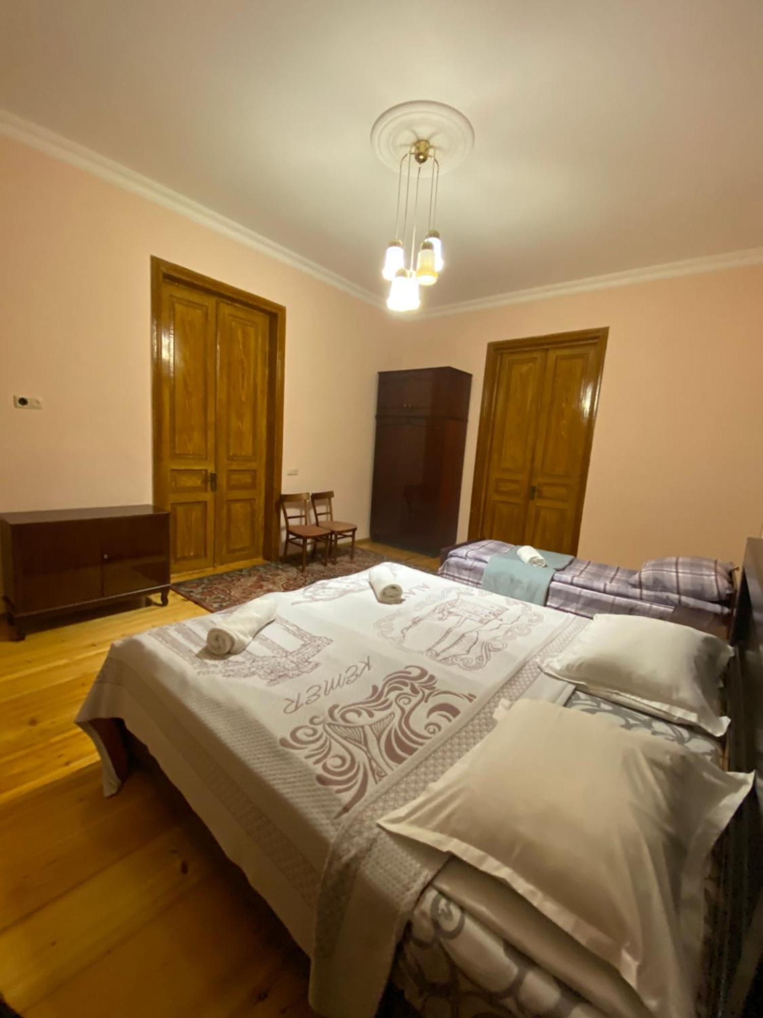 Season Hotell Kutaisi Exteriör bild
